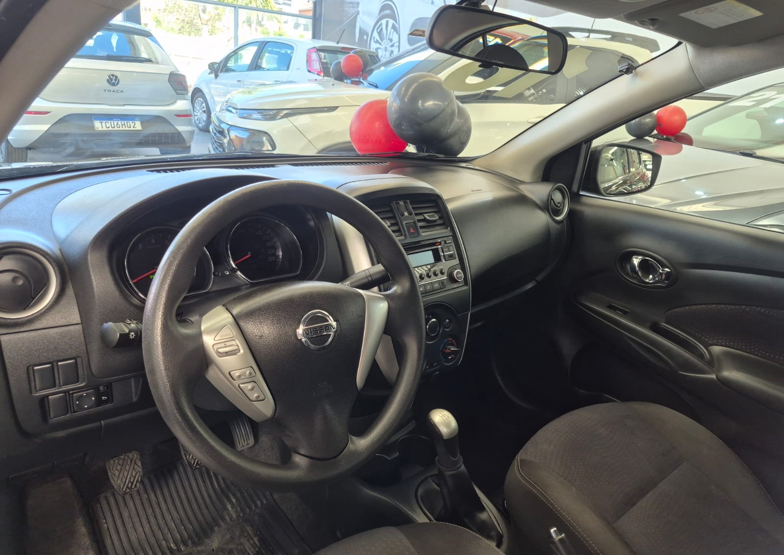 NISSAN VERSA SL 1.6 MANUAL 2015/2016 foto 8
